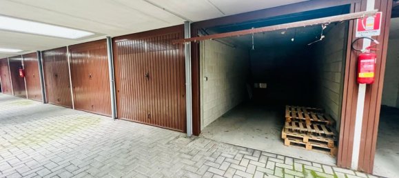  مرآب في Cabiate, Italy 16متر مربع رقم 281659 3