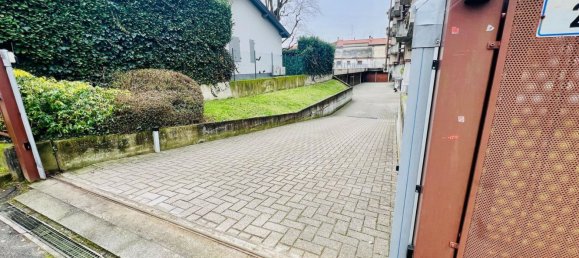  مرآب في Cabiate, Italy 16متر مربع رقم 281659 12