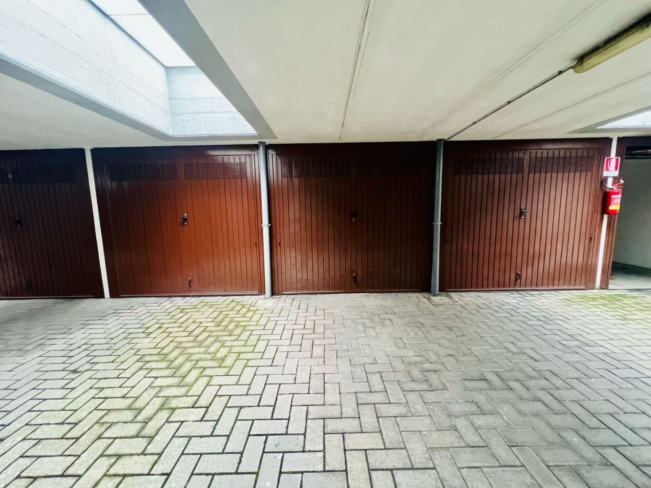  مرآب في Cabiate, Italy 16متر مربع رقم 281659