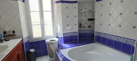 5 bedrooms House in Poissy, France No. 176942 10