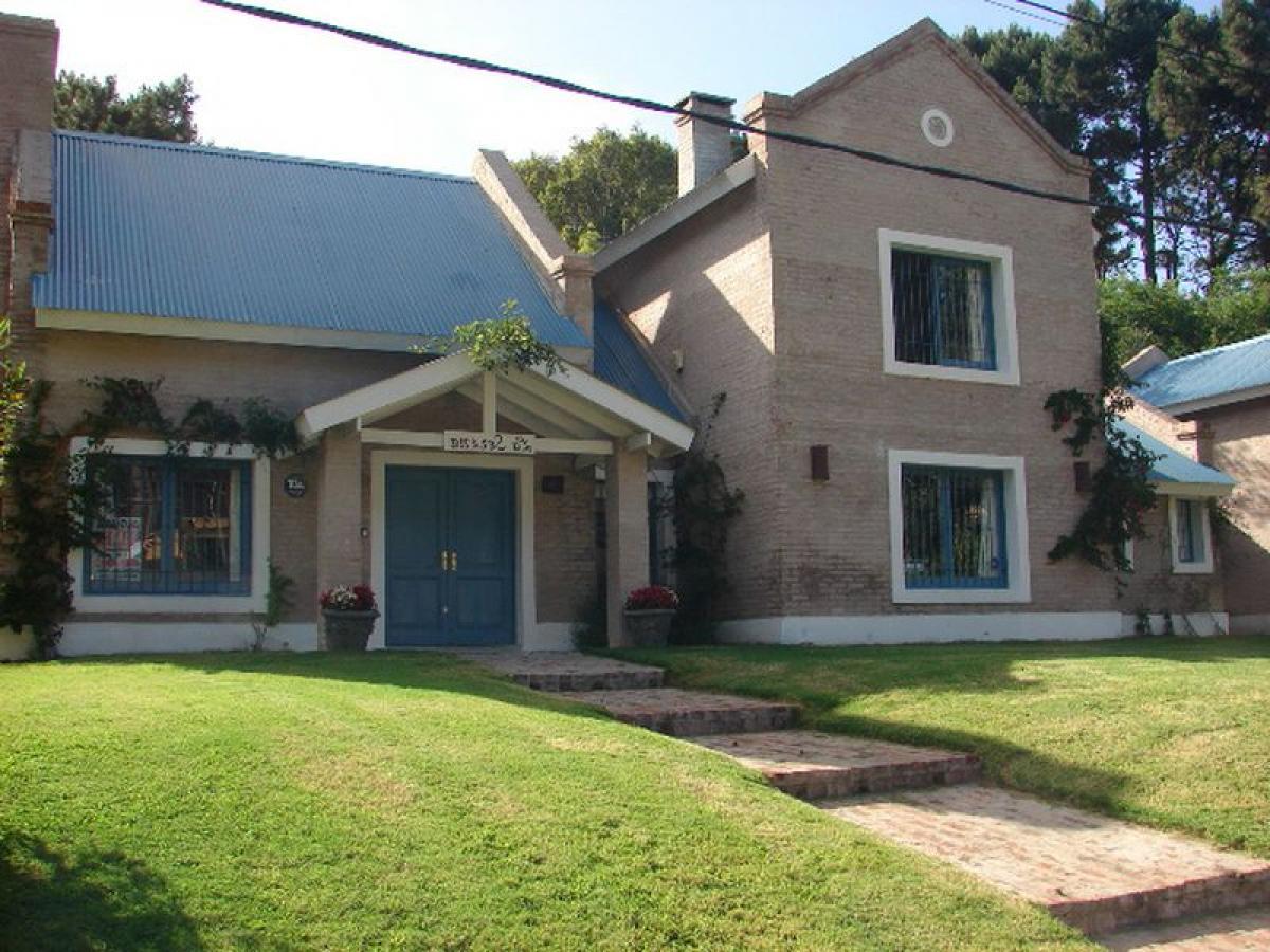 Casa de 3 dormitorios en Maldonado, Uruguay No. 2802