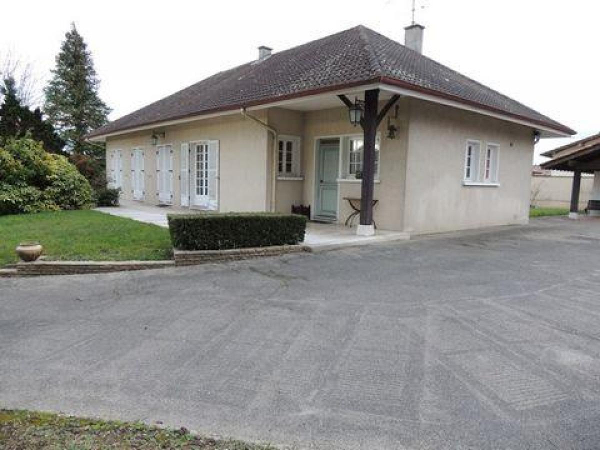 2 bedrooms House in Polliat, France No. 28504