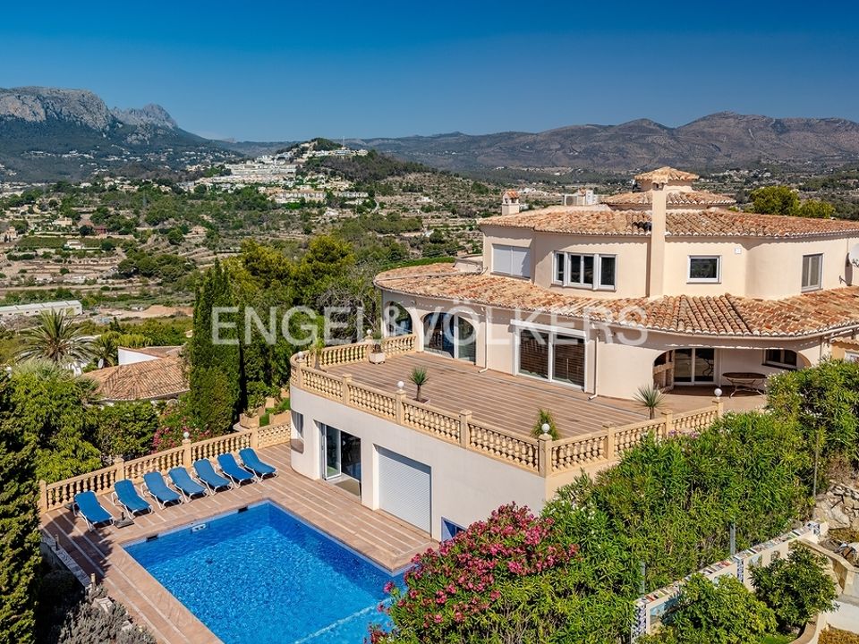 6 bedrooms Villa in Calpe, Spain No. 170308