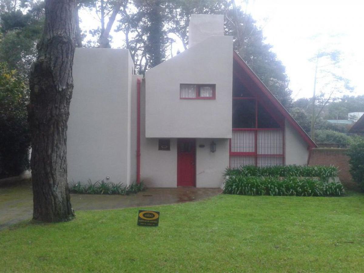 4 bedrooms House in Mar del Plata, Argentina No. 73093