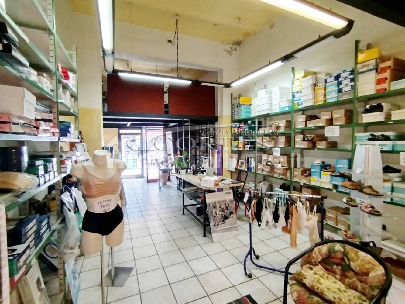 2-Zimmer Gewerbliche Immobilie in Umbertide, Italy, Nr. 353381