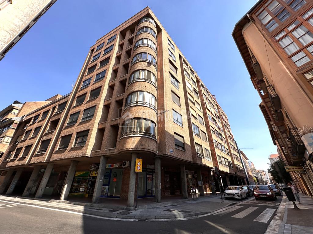 2 rooms Apartment in Valladolid, Spain No. 142632