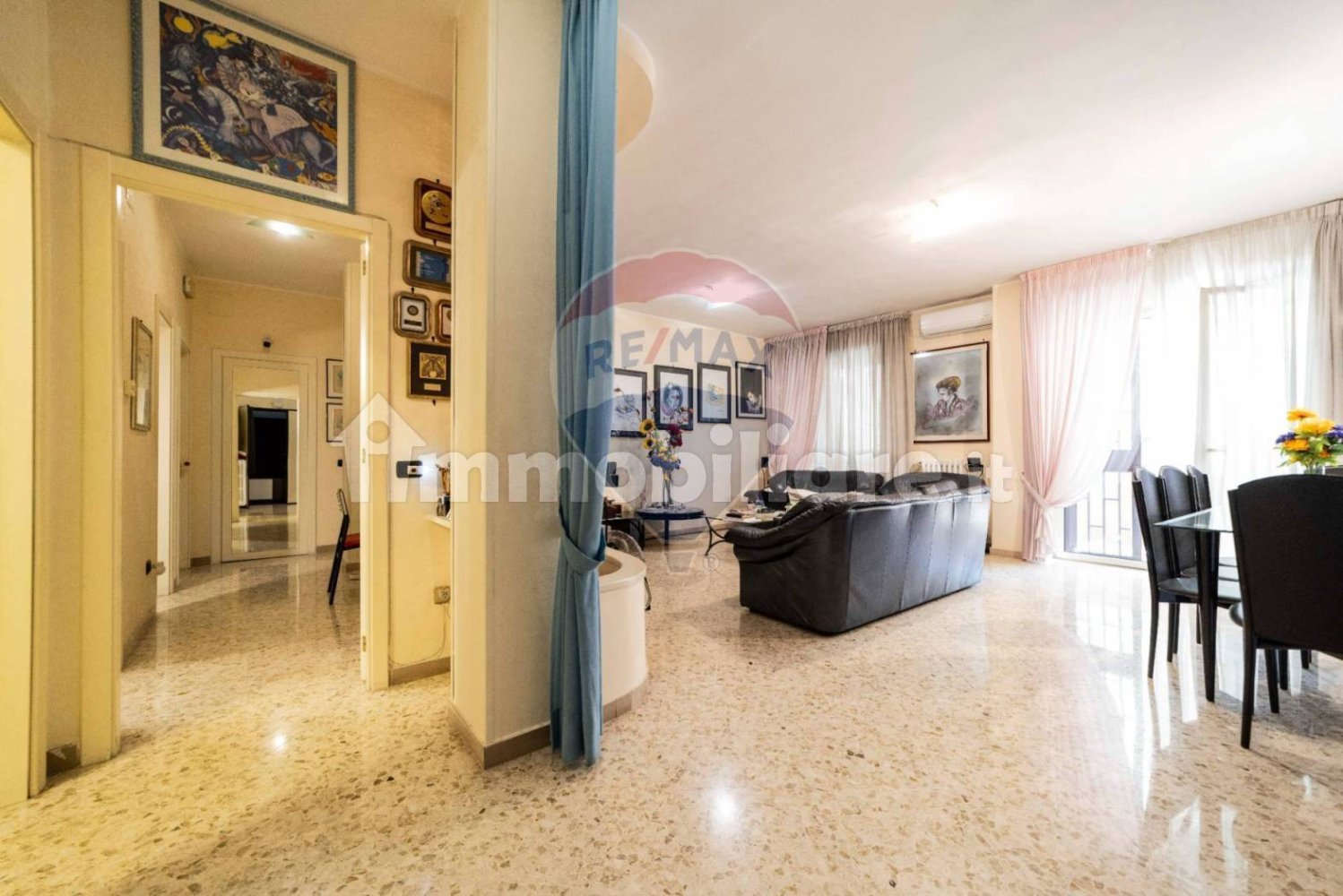 3 bedrooms Apartment in Bari, Italy No. 337156