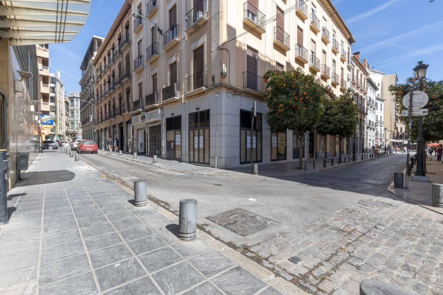  عقار تجاري في Granada, Spain 105متر مربع رقم 166603