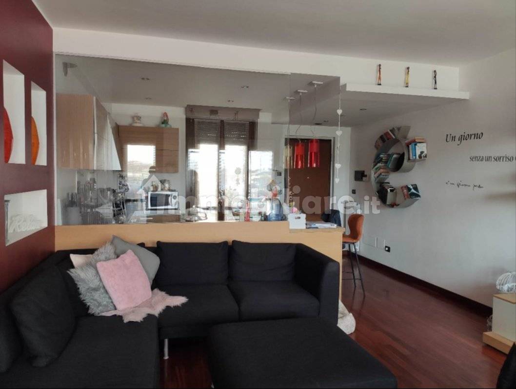 4 غرف نوم شقة في Meda, Italy رقم 281698