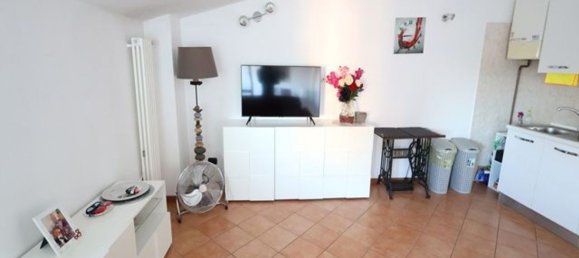 Квартира с 2 спальнями в Лиссоне, Италия № 378430 4