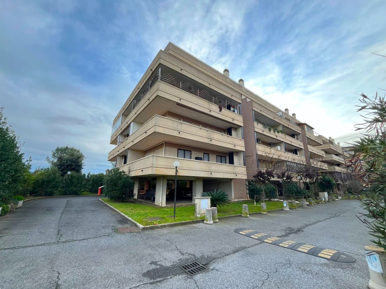 Studio in Rome, Italy No. 25330