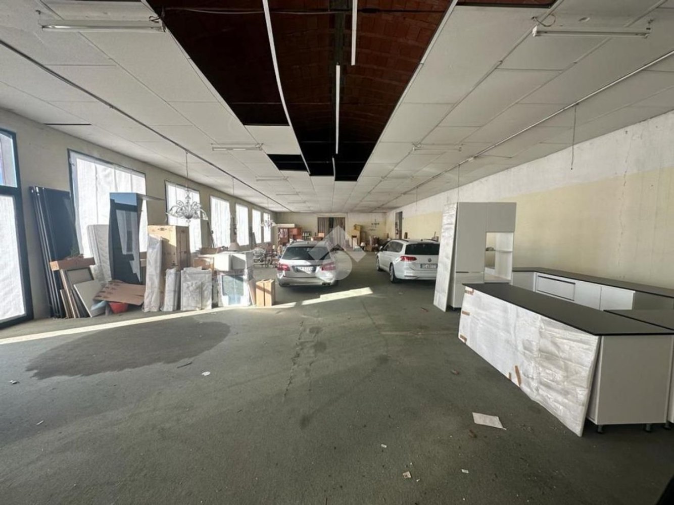 1058m² Warehouse in Reggio Emilia, Italy No. 331637