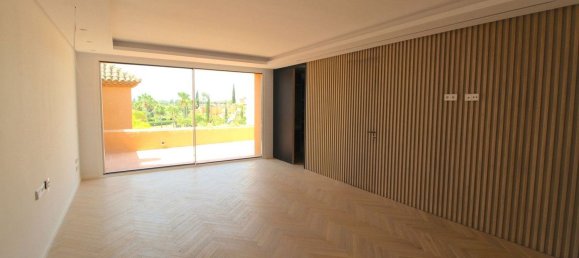 3 bedrooms Penthouse in Estepona, Spain No. 35430 13