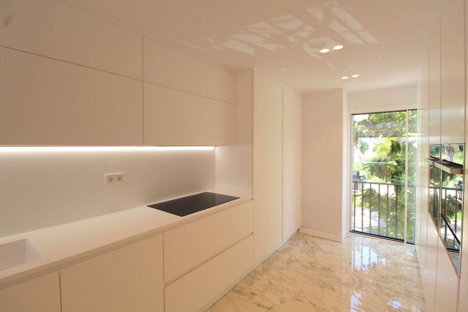 3 bedrooms Penthouse in Estepona, Spain No. 35430