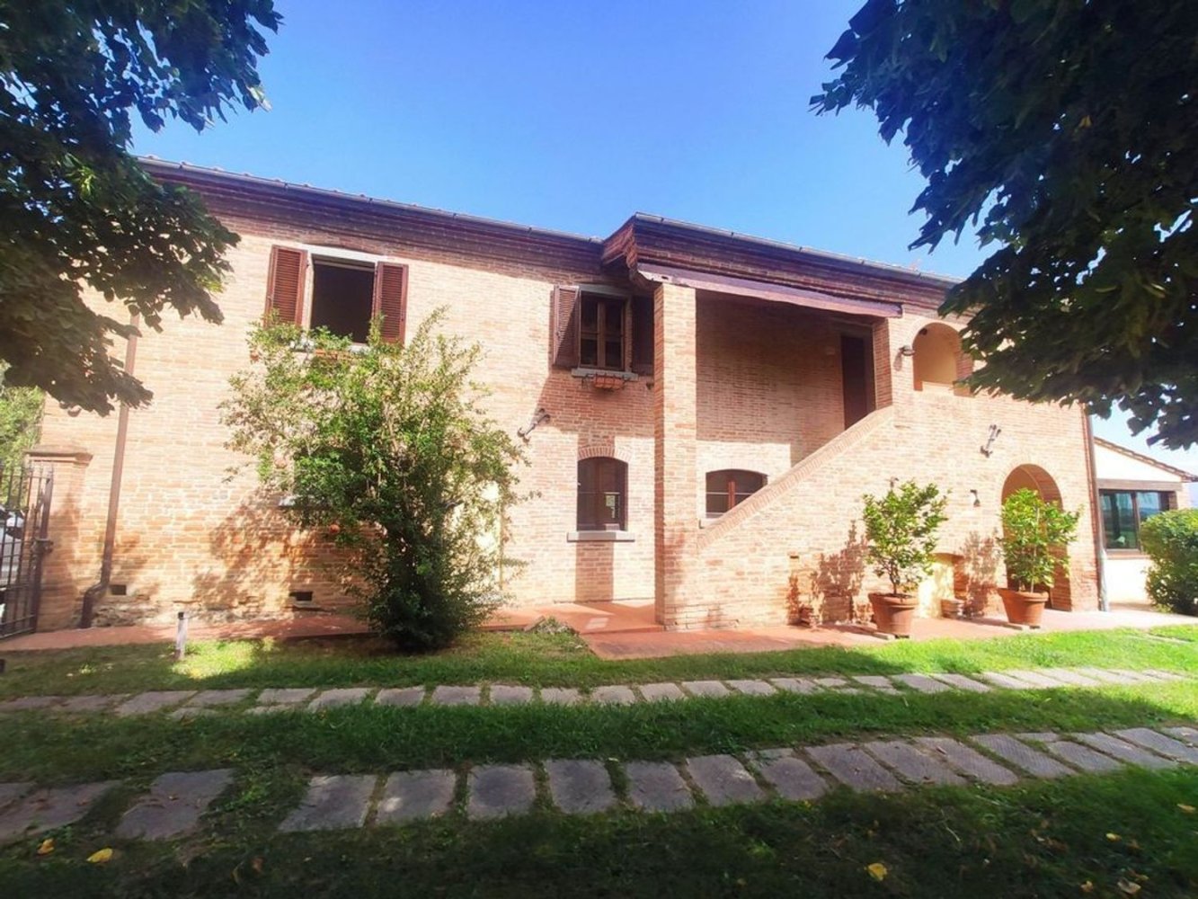 10 rooms House in Foiano della Chiana, Italy No. 228469