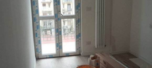 2 bedrooms Apartment in Florence, Italy No. 181752 2