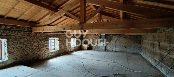 5 bedrooms House in Noiretable, France No. 197946 4