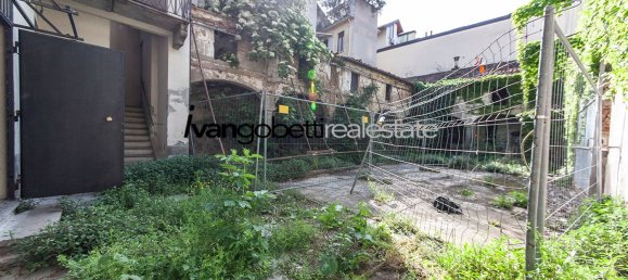 Casa de 22 habitaciónes en Busto Arsizio, Italy No. 312020 13