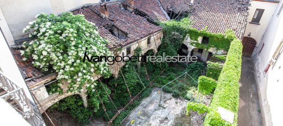 Casa de 22 habitaciónes en Busto Arsizio, Italy No. 312020 21