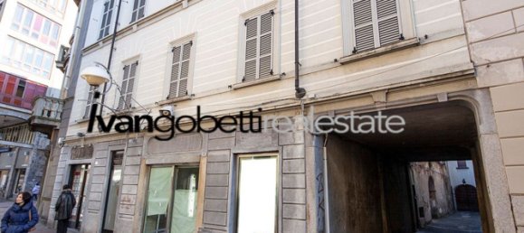 Casa de 22 habitaciónes en Busto Arsizio, Italy No. 312020 6