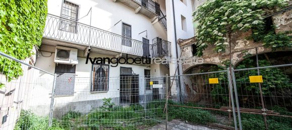 Casa de 22 habitaciónes en Busto Arsizio, Italy No. 312020 9