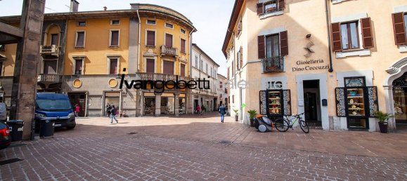 Casa de 22 habitaciónes en Busto Arsizio, Italy No. 312020 30