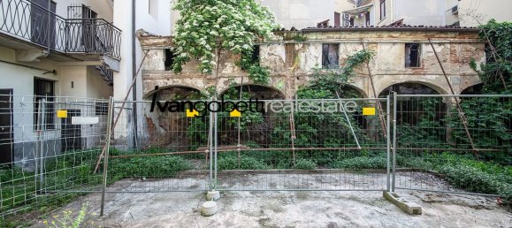 Casa de 22 habitaciónes en Busto Arsizio, Italy No. 312020 10