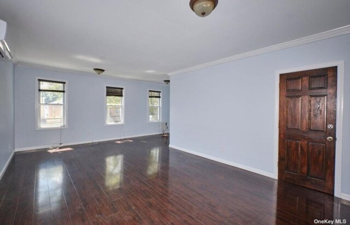 Дом с 5 спальнями в Middle Village, США № 301517