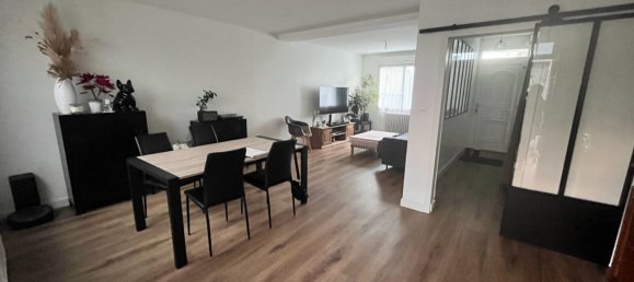 Moradia em banda T2 em Laval, France N.º 101929 2