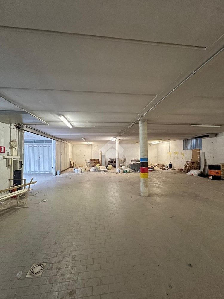 400m² Warehouse in San Paolo d'Argon, Italy No. 118215