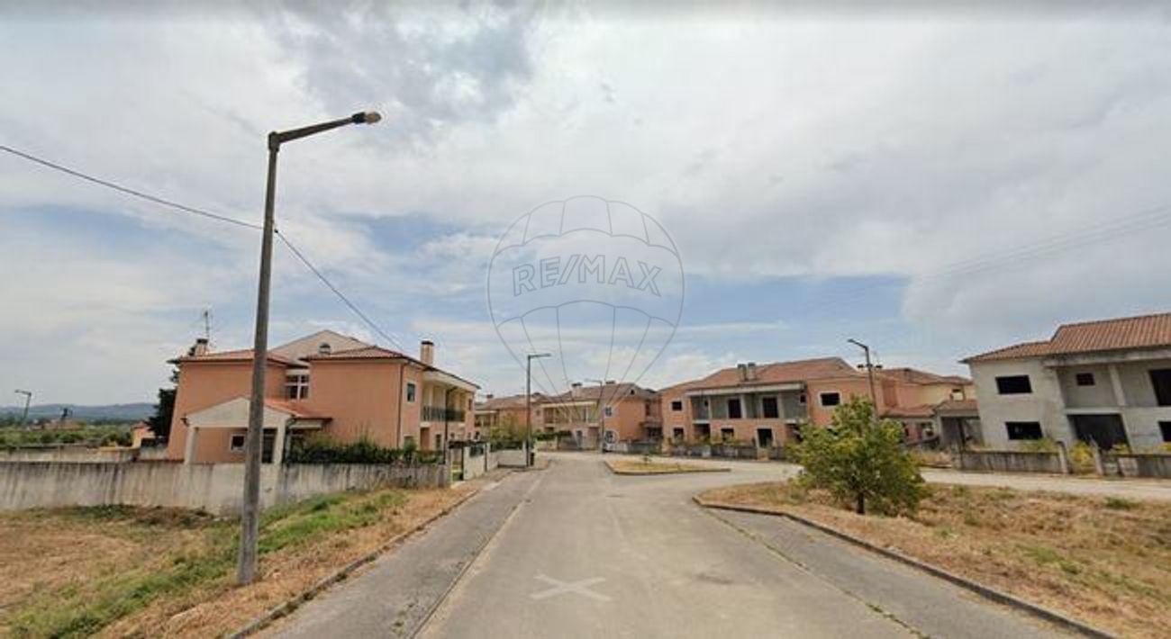 240m² Land in Casal Comba, Portugal No. 66523