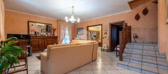 4 bedrooms Villa in Narzole, Italy No. 259458 2
