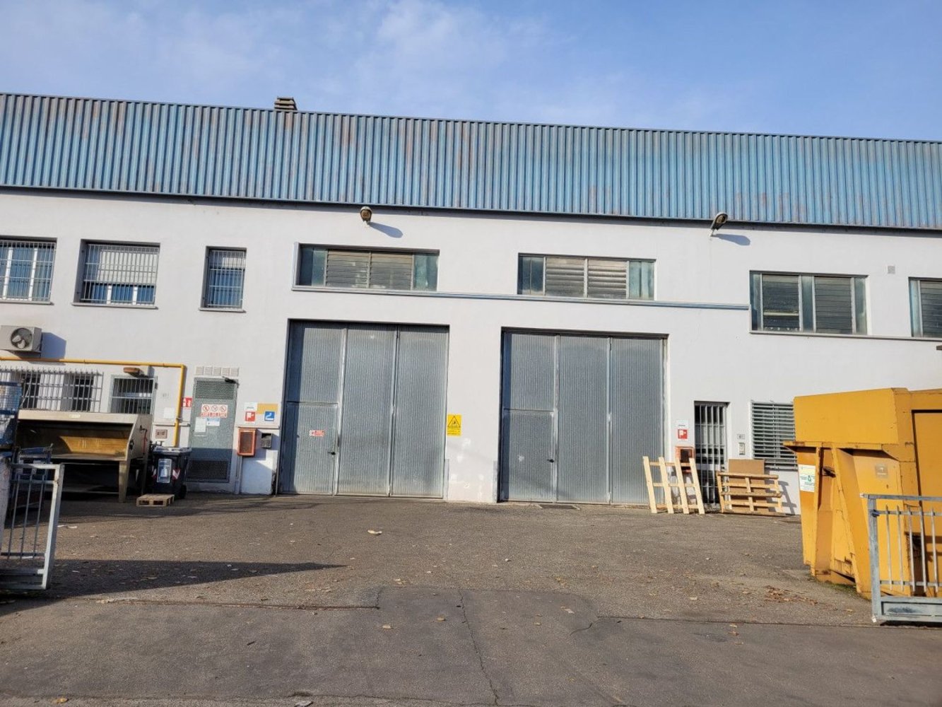 1300m² Warehouse in Modena, Italy No. 122929