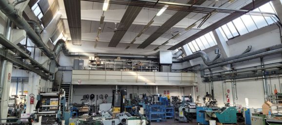 1300m² Warehouse in Modena, Italy No. 122929 3