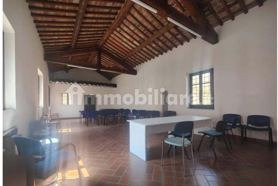  مكتب في Fucecchio, Italy 100متر مربع رقم 325428