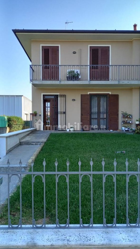 4 rooms Building in Travagliato, Italy No. 213657