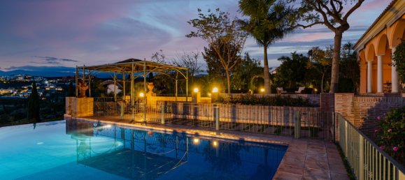 8 bedrooms Villa in Benahavis, Spain No. 2988 4