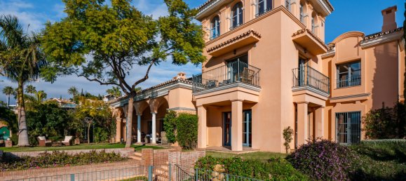 8 bedrooms Villa in Benahavis, Spain No. 2988 10