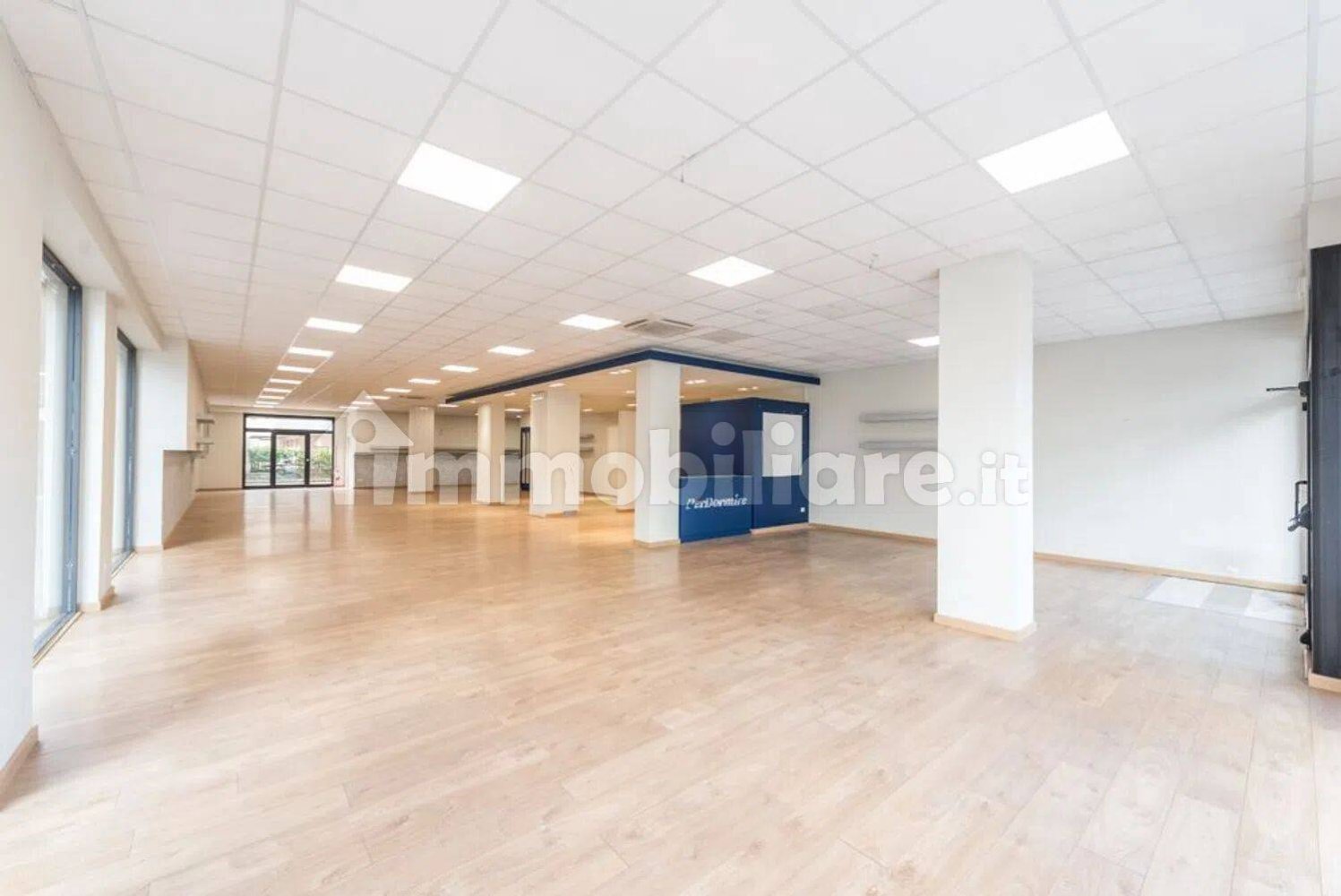 1 room Commercial property in Montesilvano, Italy No. 155025