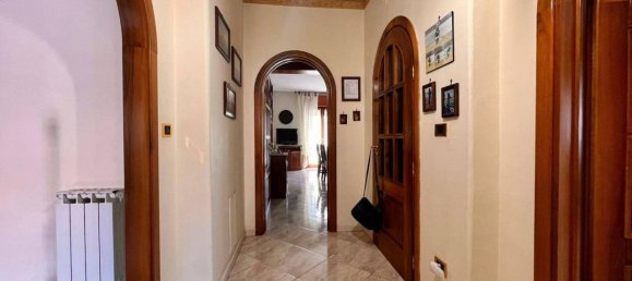 5 rooms Apartment in Pozzuoli, Italy No. 34107 11
