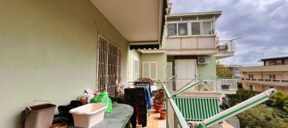 5 rooms Apartment in Pozzuoli, Italy No. 34107 10