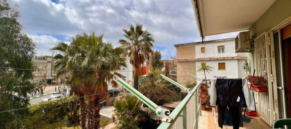 5 rooms Apartment in Pozzuoli, Italy No. 34107 4