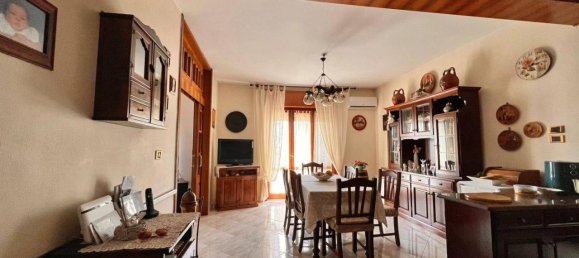 5 rooms Apartment in Pozzuoli, Italy No. 34107 6