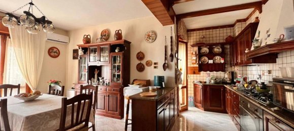 5 rooms Apartment in Pozzuoli, Italy No. 34107 7