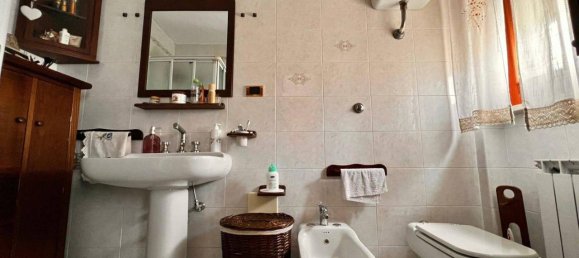 5 rooms Apartment in Pozzuoli, Italy No. 34107 15