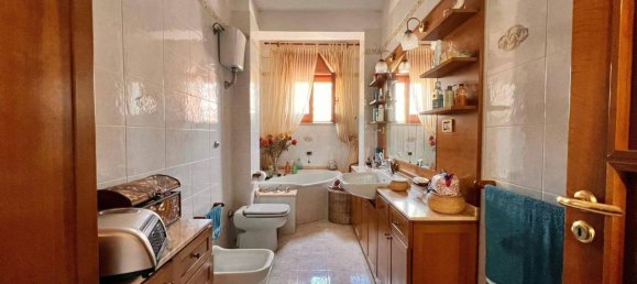 5 rooms Apartment in Pozzuoli, Italy No. 34107 17