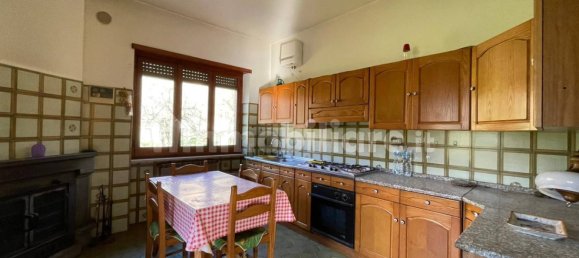 3 bedrooms House in Fontechiari, Italy No. 147435 12