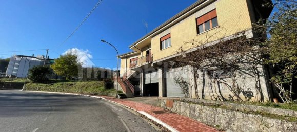 3 bedrooms House in Fontechiari, Italy No. 147435 45