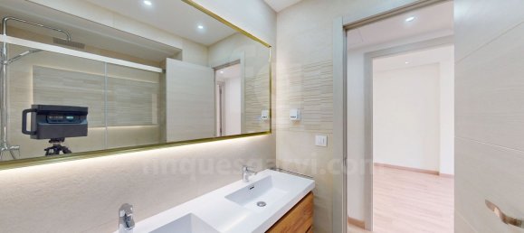 Apartamento de 3 dormitorios en Eixample, Spain No. 170674 14