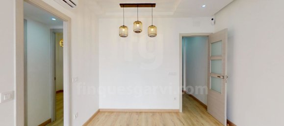 Apartamento de 3 dormitorios en Eixample, Spain No. 170674 4